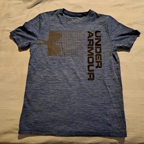 Under Armour boys YLG bundle of 4 shorts sleeved shirts - Picture 3 of 5